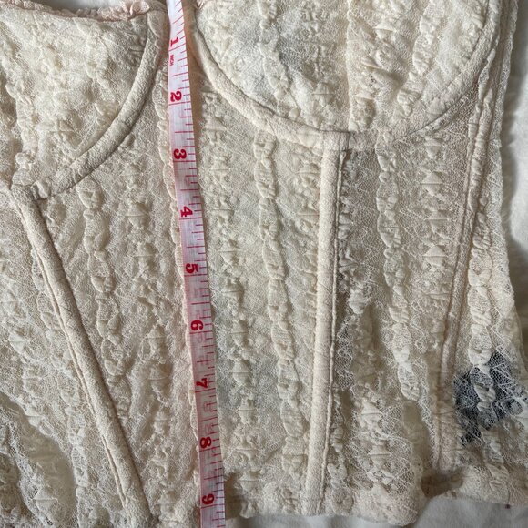 Elegant Cream Lace Women's Top - Picture 8 of 15